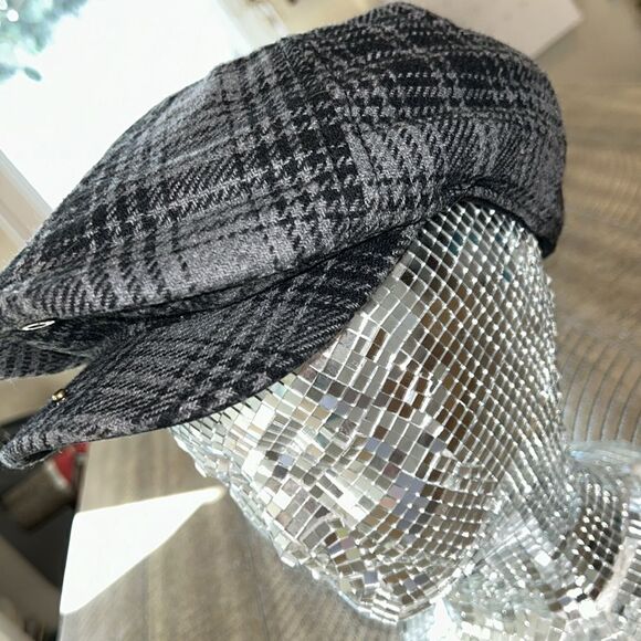 Woolrich Est 1830 Classic Plaid Poly Wool Blend 📄Pageboy/girl snap 🫰 rim cap🧢 - Picture 1 of 17